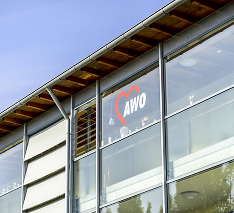 AWO-Logo an Glasfassade