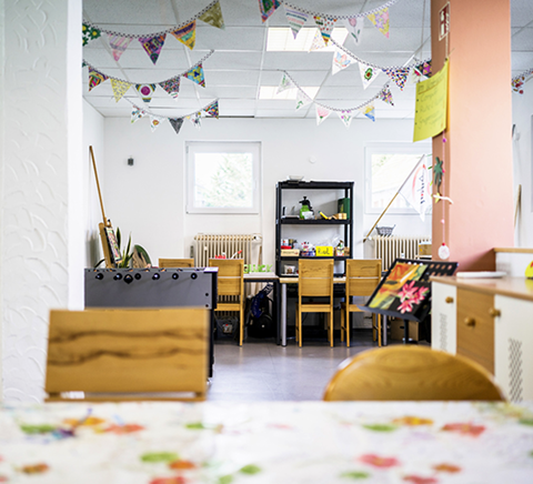 Gemeinschaftsraum mit Bastelmaterial