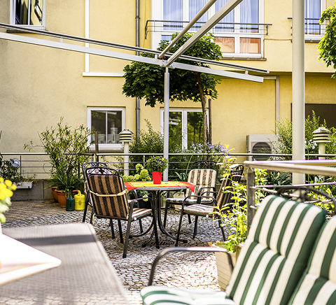 Innenhof mit Sitzmöglichkeiten