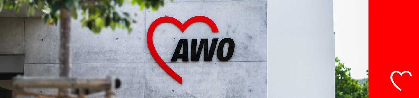 AWO-Logo auf Betonwand