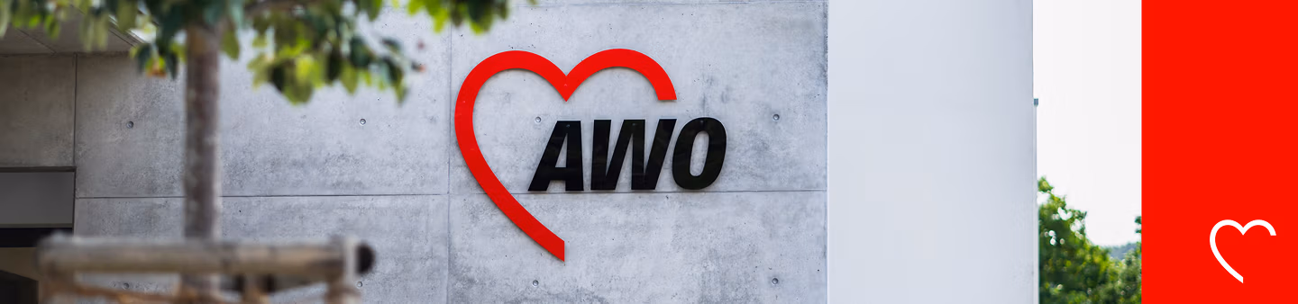 AWO-Logo an einer Gebäudewand